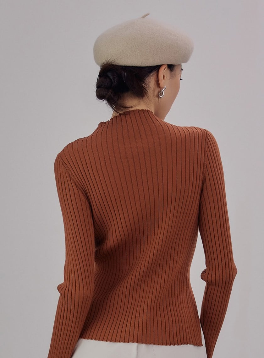 簍空開衩細節羊毛針織上衣